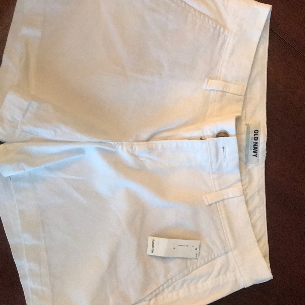 White, Old Navy – shorts-size 4